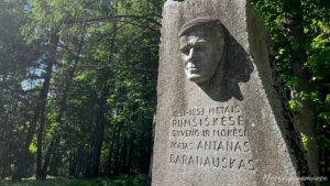Paminklas Baranauskui Rumšiškėse