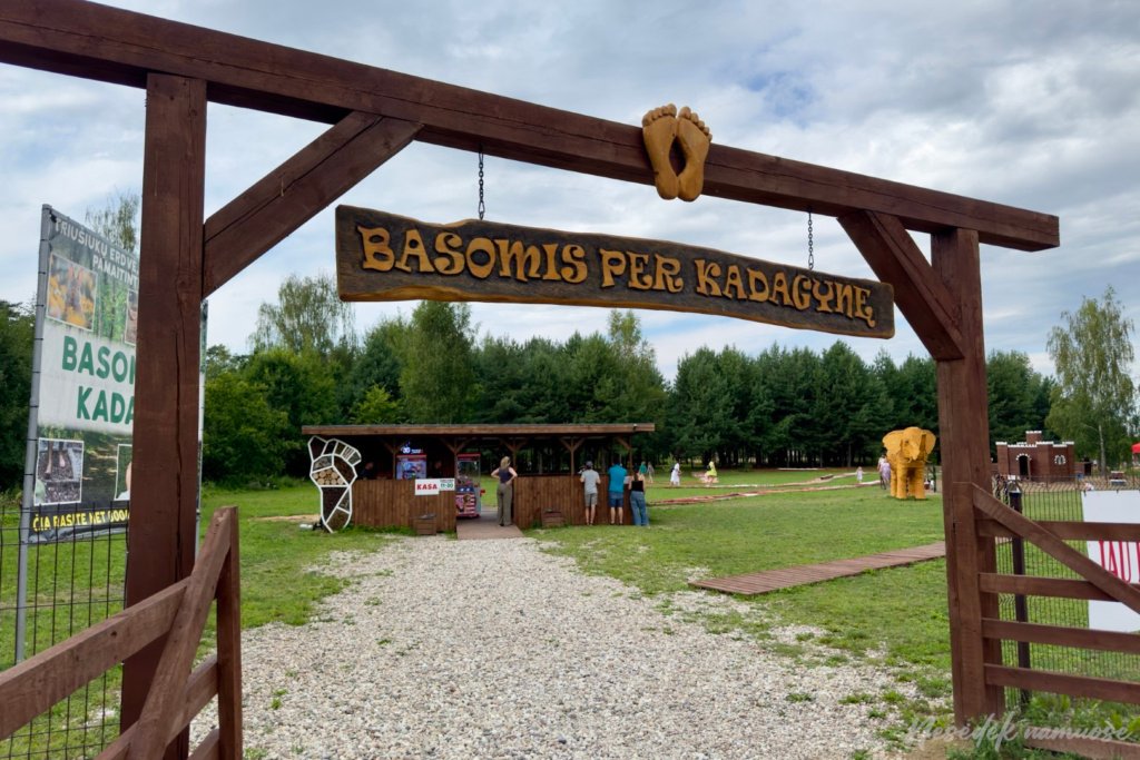 Basomis per Kadagynę - basų kojų takas