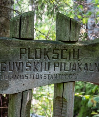 Plokščių piliakalnis