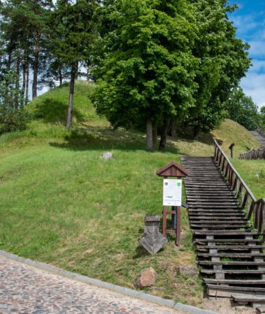 Veliuonos I piliakalnis Gedimino kapas