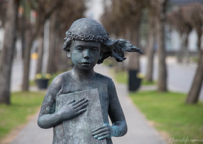 Šakiai. Skulptūra "Simboliai laike"