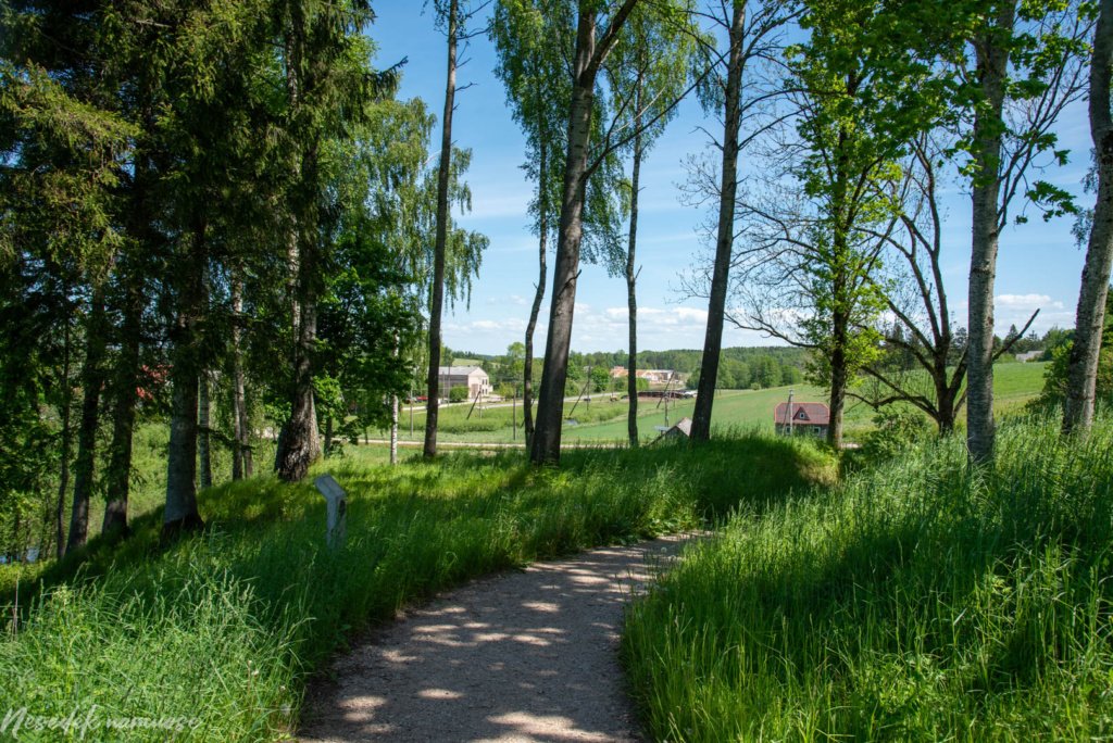 Gegrėnų piliakalnių pažintinis takas