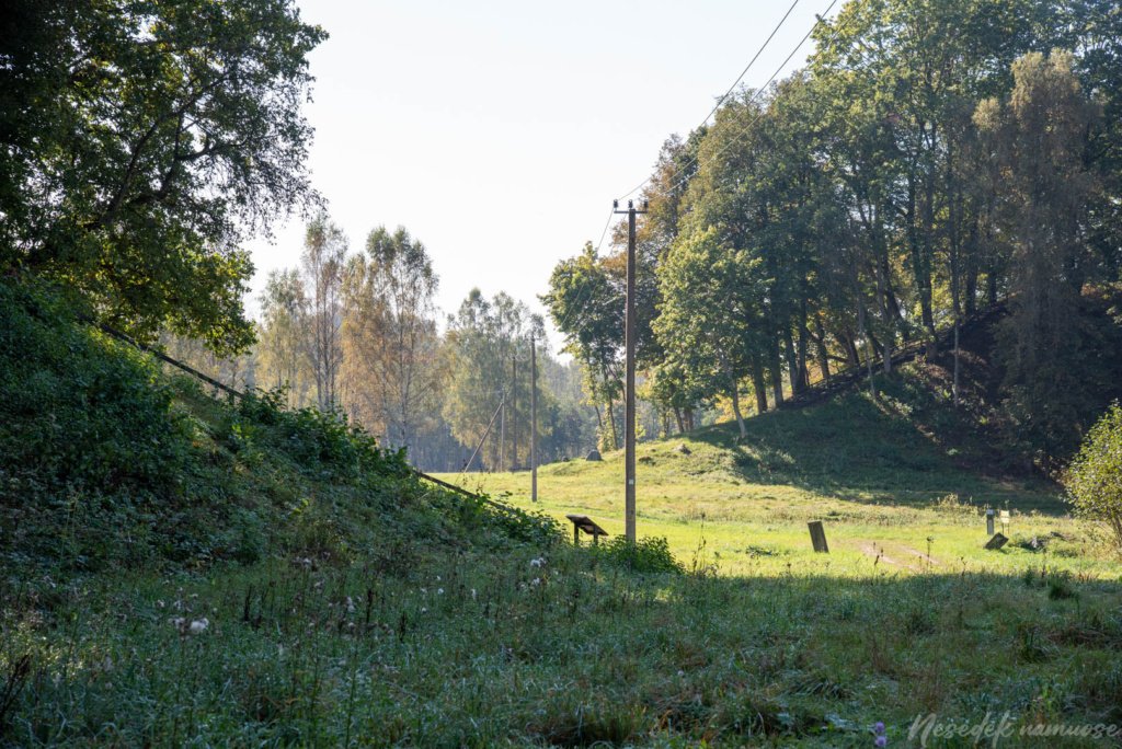 Naujasodžio–Varkalių piliakalniai